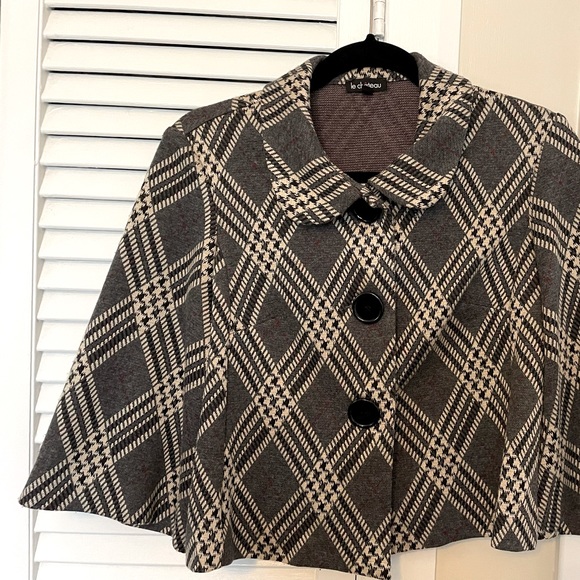 Top blouse from Le Chateau - Picture 1 of 3